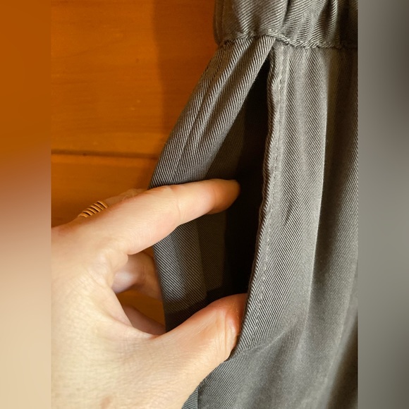 Beautiful GAP grey jumpsuit • size 4 • NWOT • never worn! EUC • tencel blend - Picture 3 of 7